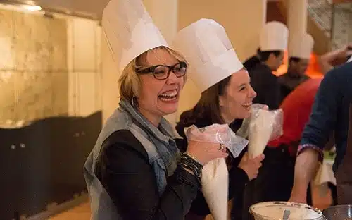 Nos Ateliers Cuisine pour Entreprise entre collègues, salariés, partenaires en live Nos Ateliers Cuisine pour Entreprise entre collègues, salariés, partenaires en live