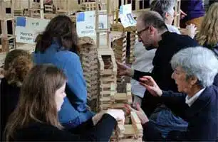 construction d'un édifice en commun avec des kapla construction d'un édifice en commun avec des kapla