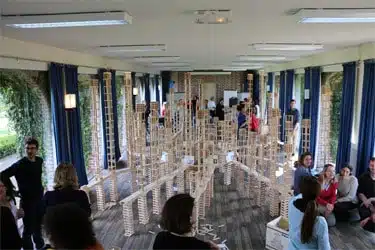 Patience minutie délicatesse et cohesion atelier Construction kapla Patience minutie délicatesse et cohesion atelier Construction kapla