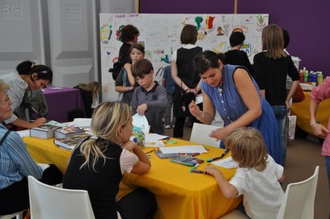 des tables des coaches pour un atelier Big Bande BD Boum pour enfants