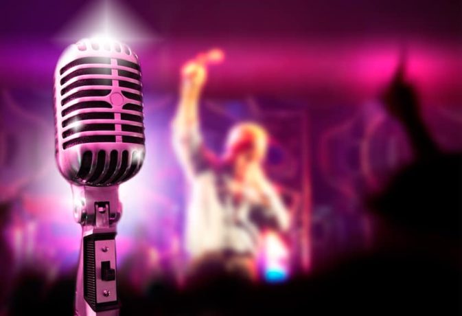 tout le monde chante son hymne sa chanson tout le monde chante son hymne sa chanson