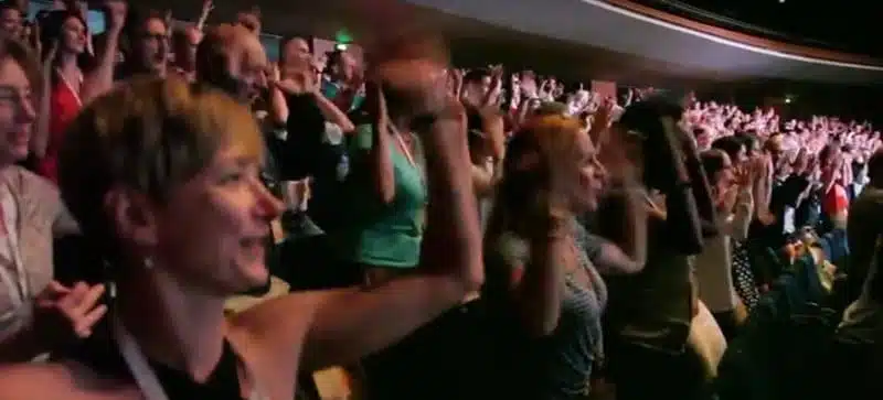 Teambuilding Haka Wake up lors de plénière Teambuilding Haka Wake up lors de plénière