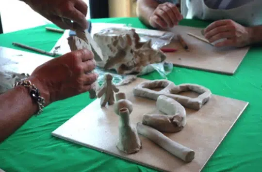 Gestes matériaux outils cohésion plaisir partage sculpture Gestes matériaux outils cohésion plaisir partage sculpture