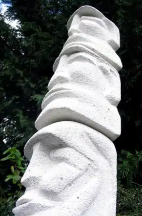 Sculpture Totem symbole de l’équipe de la cohésion Sculpture Totem symbole de l’équipe de la cohésion