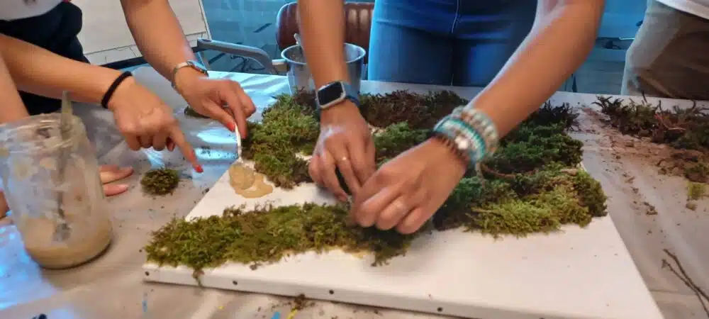 Atelier RSE recup végétal L’atelier la fresque Végétale Un atelier RSE par excellence et en total respect avec l’environnement