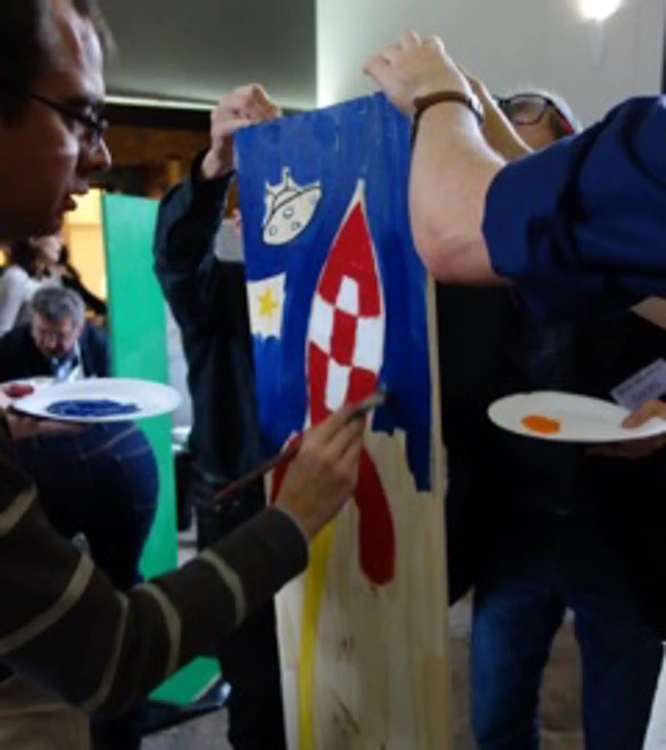 Atelier teambuilding Totem peint séminaire entreprise Atelier teambuilding Totem peint séminaire entreprise