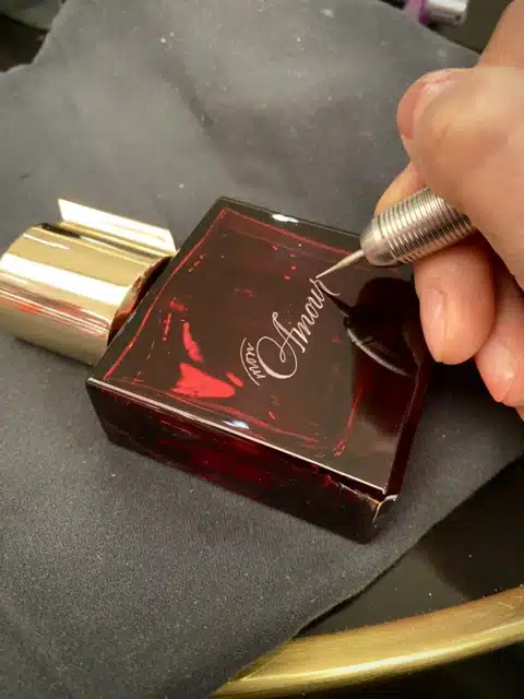 calligraphie evenementielle en live calligraphie gravure sur verre souvenir cadeau pour événements